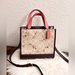 NWT COACH Dempsey Tote 22 In Signature Canvas With Heart And Star Print